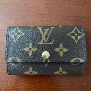 Louis Vuitton 6 key ring holder
